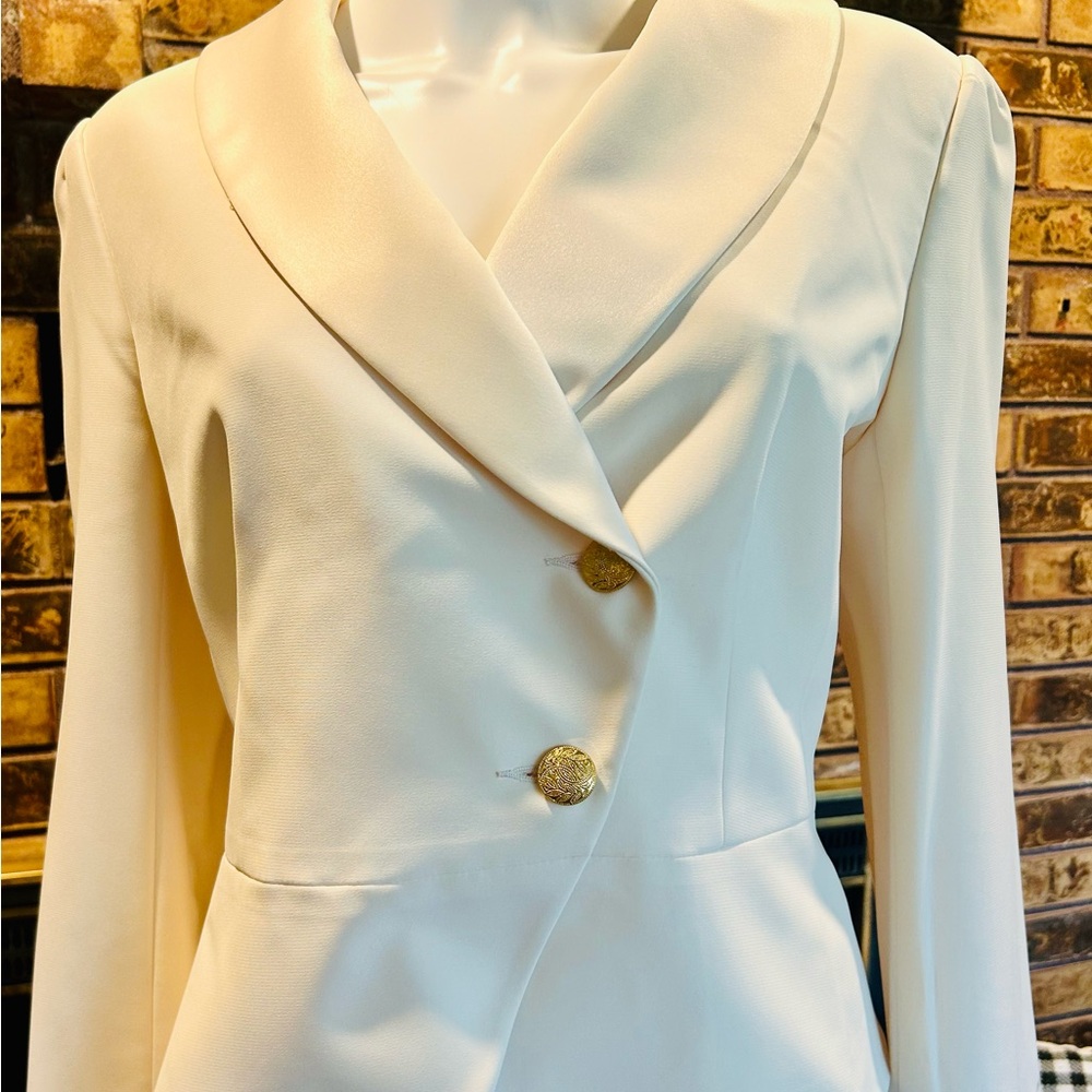 NWT Bloomingdale’s Ivory Blazer/ jacket size 14